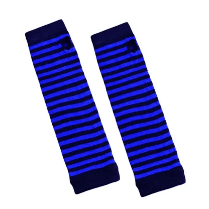 Classic Fingerless Gloves with Stripe Pattern - Image 9