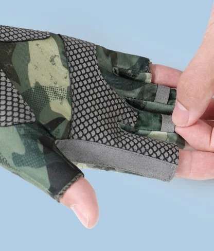 Elastic Fishing Gloves with Camo Print - Image 4