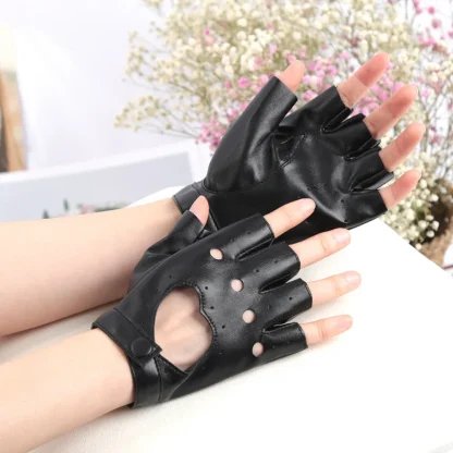 Hollow Fingerless Gloves with Heart Shape