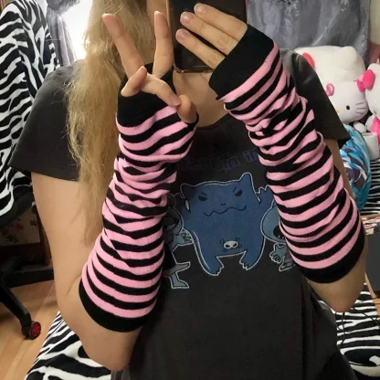 Classic Fingerless Gloves with Stripe Pattern - Image 3