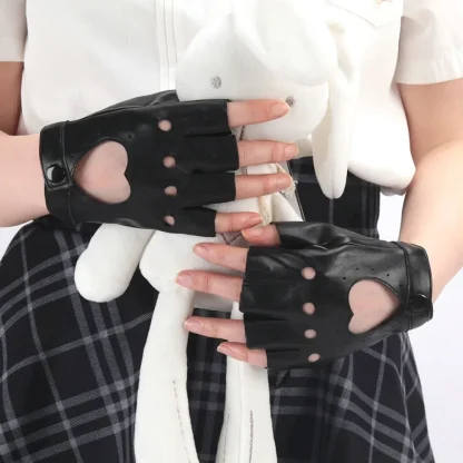 Hollow Fingerless Gloves with Heart Shape - Image 3