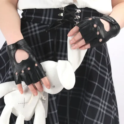 Hollow Fingerless Gloves with Heart Shape - Image 4